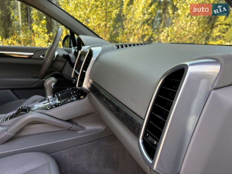 Внедорожник / Кроссовер Porsche Cayenne 2012 в Ахтырке