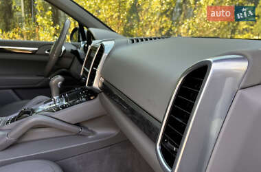 Внедорожник / Кроссовер Porsche Cayenne 2012 в 