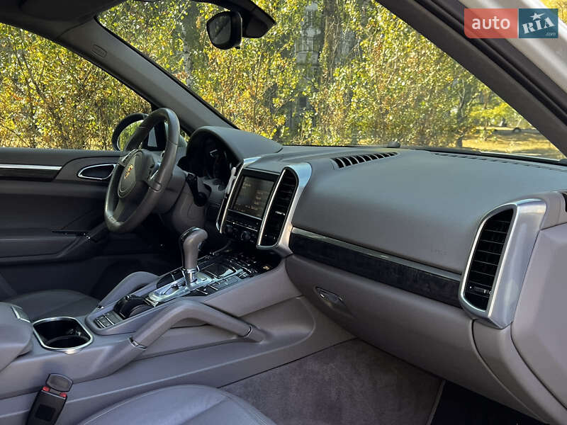 Внедорожник / Кроссовер Porsche Cayenne 2012 в Ахтырке