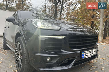 Позашляховик / Кросовер Porsche Cayenne 2015 в Миколаєві