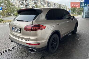 Позашляховик / Кросовер Porsche Cayenne 2015 в Києві