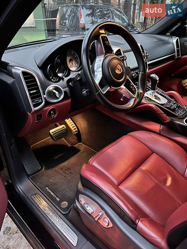 Позашляховик / Кросовер Porsche Cayenne 2016 в Києві