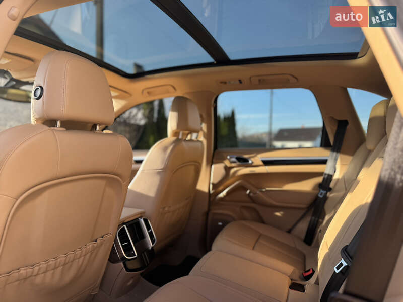 Позашляховик / Кросовер Porsche Cayenne 2013 в Самборі