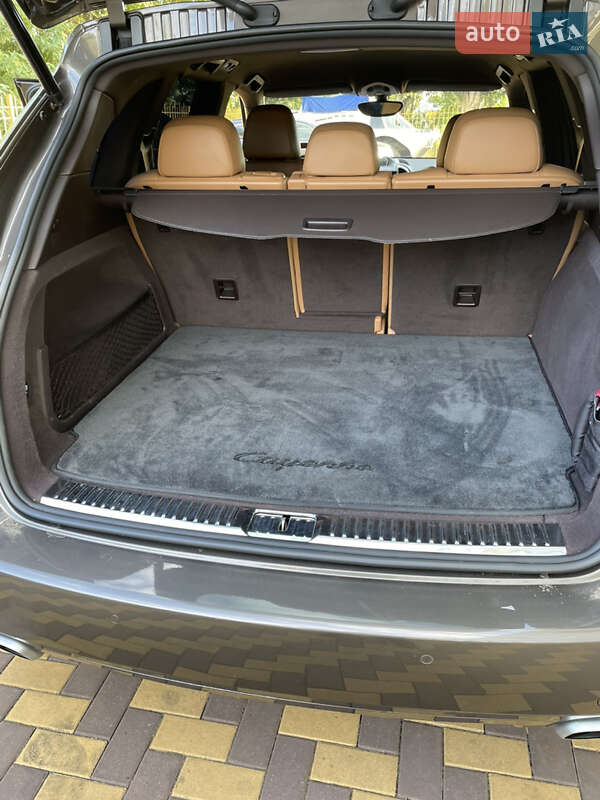 Внедорожник / Кроссовер Porsche Cayenne 2012 в Николаеве