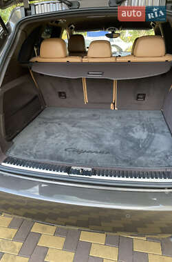 Внедорожник / Кроссовер Porsche Cayenne 2012 в 