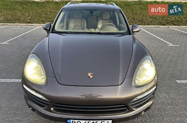 Внедорожник / Кроссовер Porsche Cayenne 2012 в 