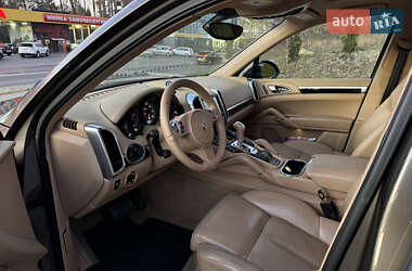 Внедорожник / Кроссовер Porsche Cayenne 2012 в 