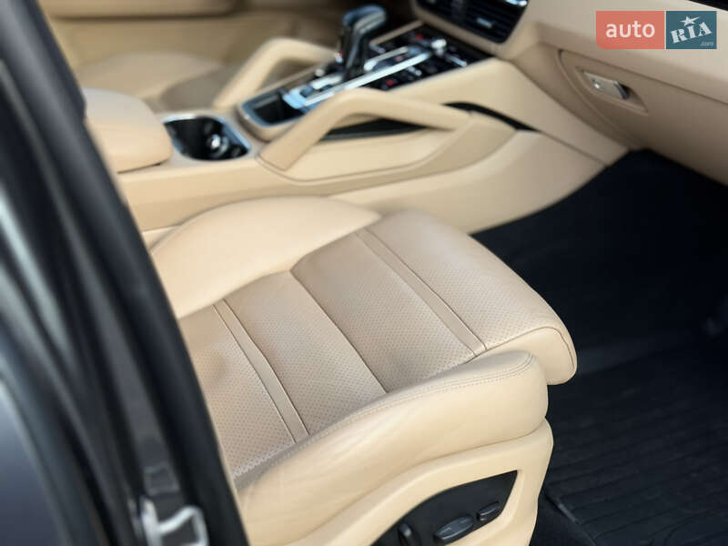 Позашляховик / Кросовер Porsche Cayenne 2021 в Києві