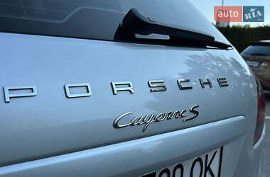 Позашляховик / Кросовер Porsche Cayenne 2012 в 