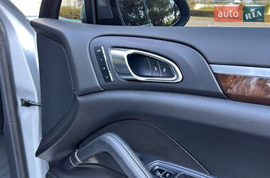 Позашляховик / Кросовер Porsche Cayenne 2012 в 