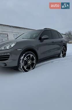 Позашляховик / Кросовер Porsche Cayenne 2013 в 