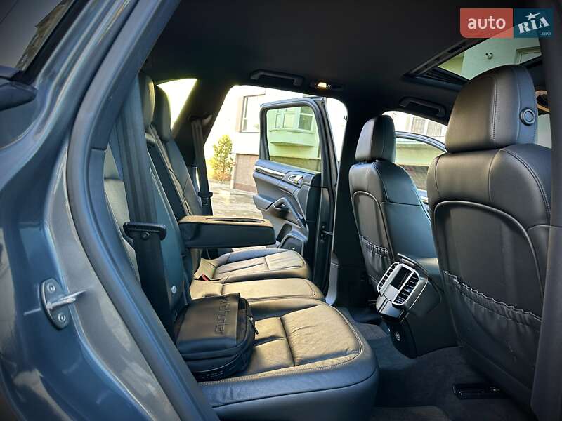 Внедорожник / Кроссовер Porsche Cayenne 2014 в Ивано-Франковске