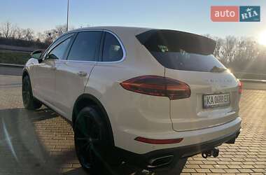 Внедорожник / Кроссовер Porsche Cayenne 2015 в Киеве