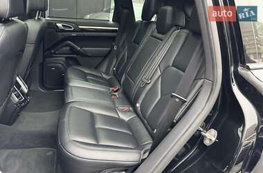 Внедорожник / Кроссовер Porsche Cayenne 2014 в 