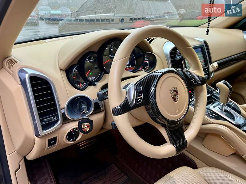 Внедорожник / Кроссовер Porsche Cayenne 2013 в Киеве