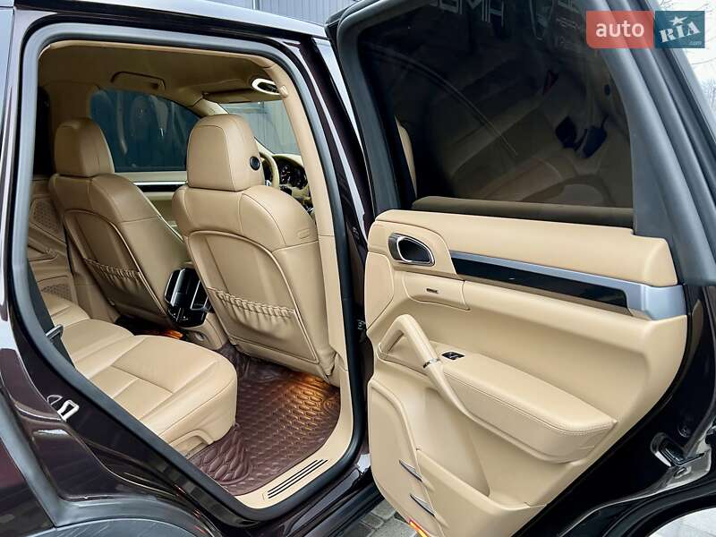 Внедорожник / Кроссовер Porsche Cayenne 2013 в Киеве