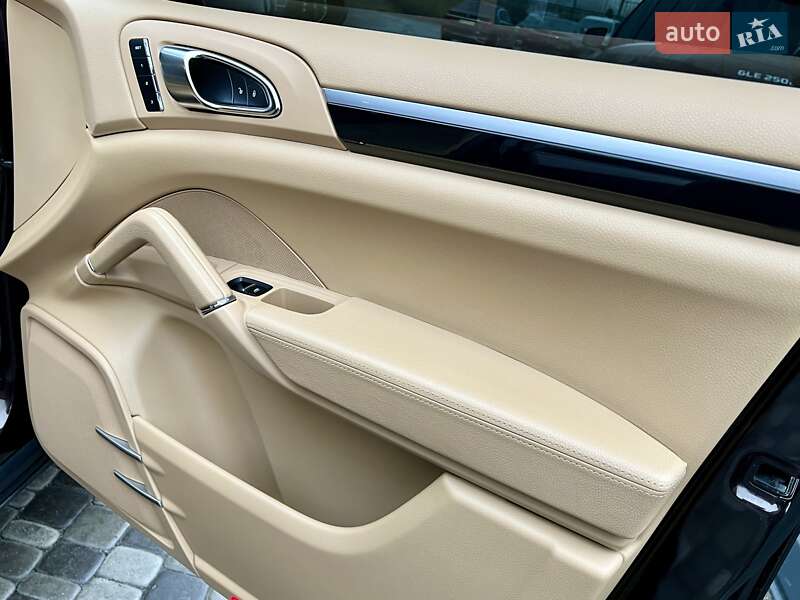 Внедорожник / Кроссовер Porsche Cayenne 2013 в Киеве