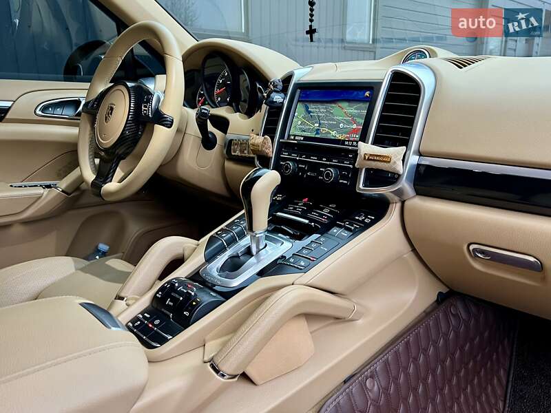 Внедорожник / Кроссовер Porsche Cayenne 2013 в Киеве