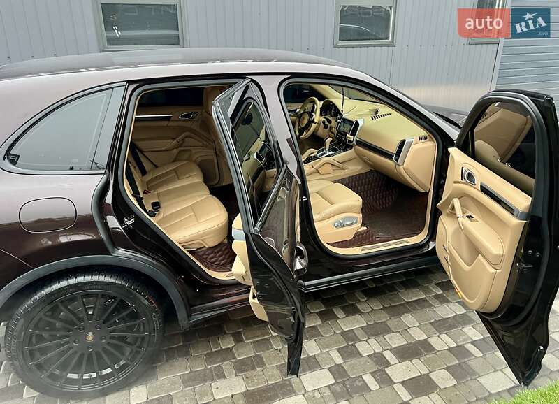 Внедорожник / Кроссовер Porsche Cayenne 2013 в Киеве