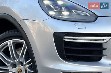 Позашляховик / Кросовер Porsche Cayenne 2016 в Києві