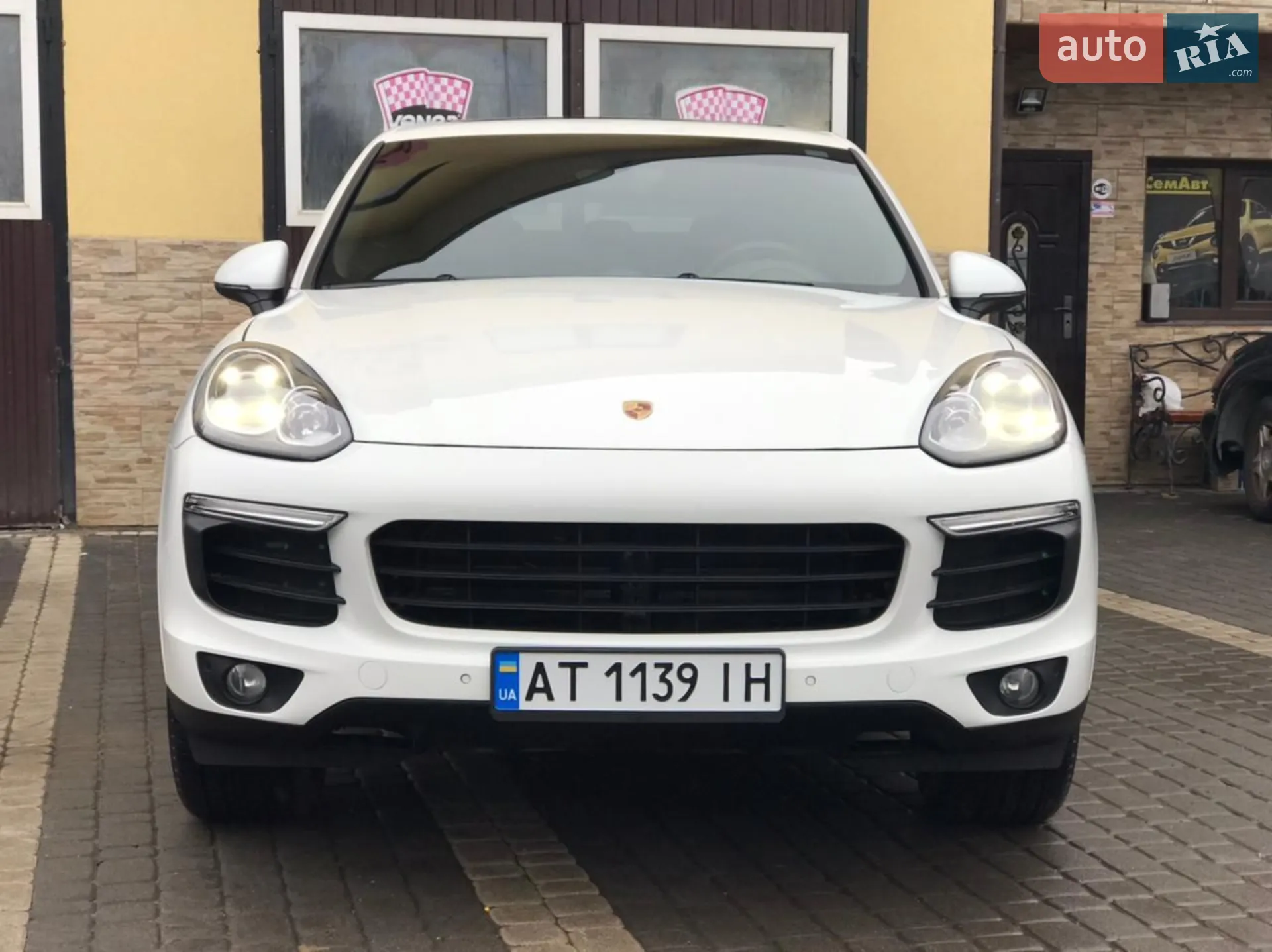 2017 Porsche Cayenne - мініатюра 2