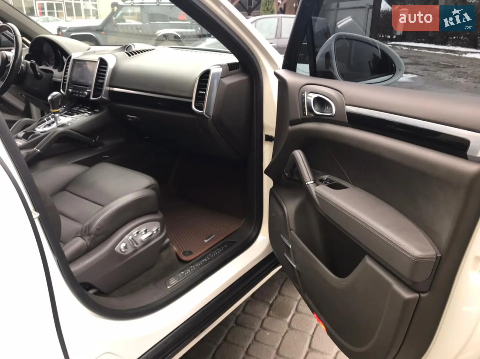 2017 Porsche Cayenne - мініатюра 33
