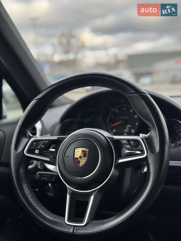 Внедорожник / Кроссовер Porsche Cayenne 2016 в Киеве