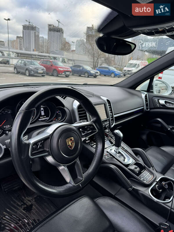 Внедорожник / Кроссовер Porsche Cayenne 2016 в Киеве