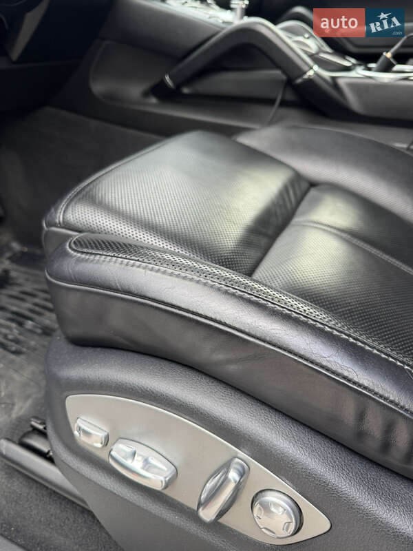 Внедорожник / Кроссовер Porsche Cayenne 2016 в Киеве