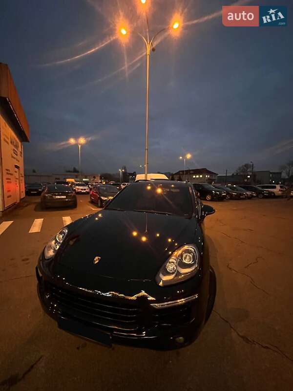 Позашляховик / Кросовер Porsche Cayenne 2015 в Києві