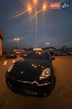 Позашляховик / Кросовер Porsche Cayenne 2015 в 