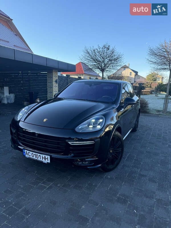 Позашляховик / Кросовер Porsche Cayenne 2015 в Луцьку