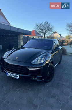 Внедорожник / Кроссовер Porsche Cayenne 2015 в 