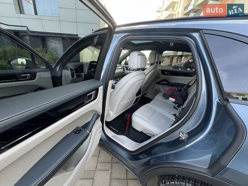 Внедорожник / Кроссовер Porsche Cayenne 2018 в Одессе