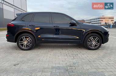 Позашляховик / Кросовер Porsche Cayenne 2015 в Львові