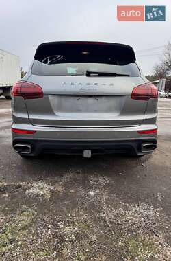 Позашляховик / Кросовер Porsche Cayenne 2016 в 