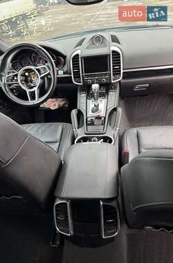 Позашляховик / Кросовер Porsche Cayenne 2016 в 