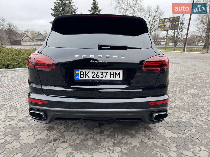 Внедорожник / Кроссовер Porsche Cayenne 2016 в Днепре