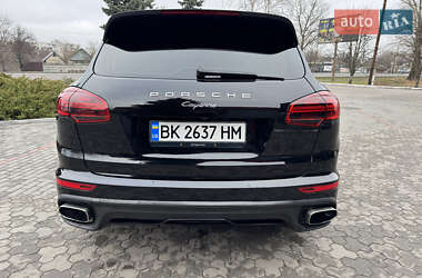 Внедорожник / Кроссовер Porsche Cayenne 2016 в 