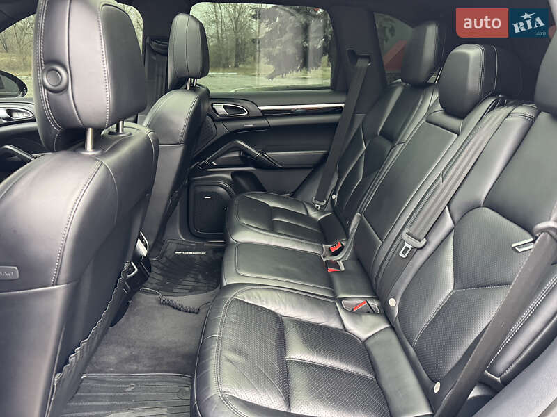 Внедорожник / Кроссовер Porsche Cayenne 2016 в Днепре