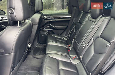 Внедорожник / Кроссовер Porsche Cayenne 2016 в 