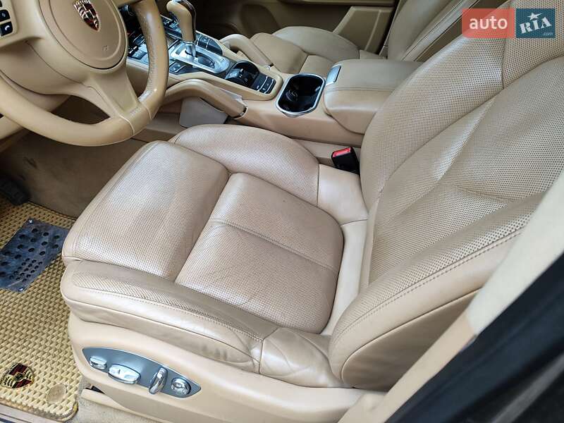 Позашляховик / Кросовер Porsche Cayenne 2012 в Кривому Розі