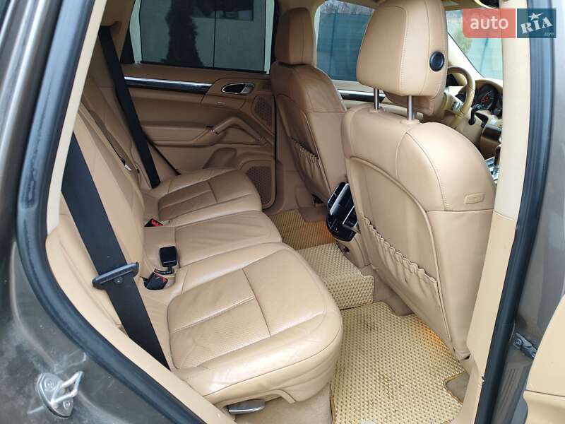 Позашляховик / Кросовер Porsche Cayenne 2012 в Кривому Розі