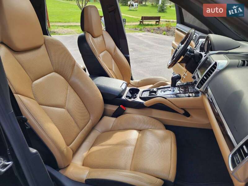 Позашляховик / Кросовер Porsche Cayenne 2015 в Києві