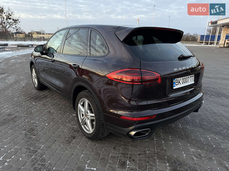 Внедорожник / Кроссовер Porsche Cayenne 2015 в Ровно