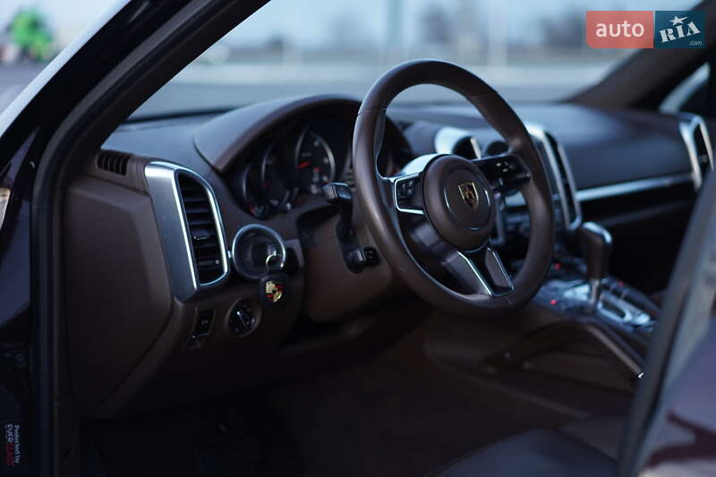 Внедорожник / Кроссовер Porsche Cayenne 2015 в Ровно