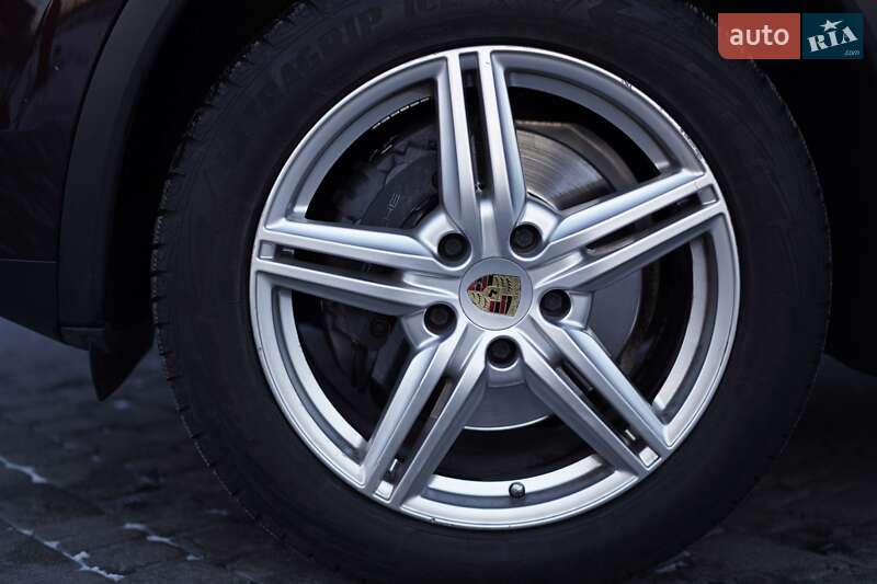 Внедорожник / Кроссовер Porsche Cayenne 2015 в Ровно