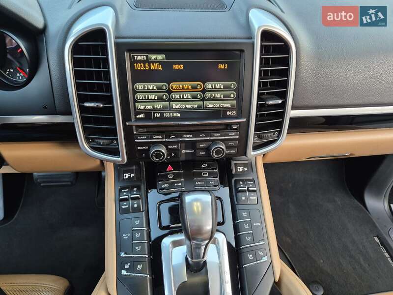 Внедорожник / Кроссовер Porsche Cayenne 2015 в Тернополе