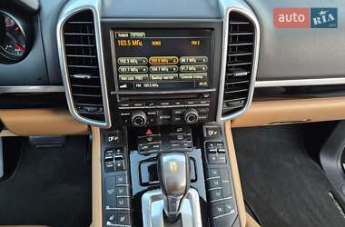 Внедорожник / Кроссовер Porsche Cayenne 2015 в 