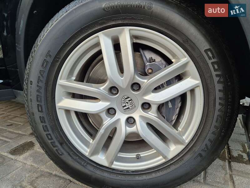 Внедорожник / Кроссовер Porsche Cayenne 2015 в Тернополе